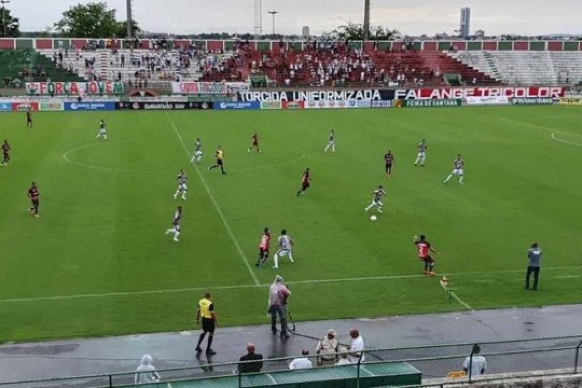 Torcedores do Vitória relatam briga e policia despreparada em jogo no Joia