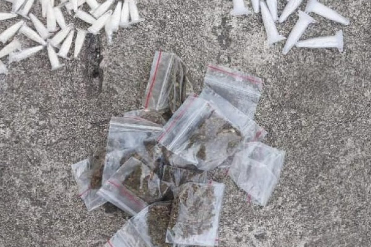 Homem é preso com 64 pinos de cocaína no bairro da Liberdade, em Salvador
