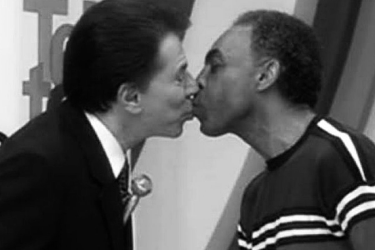 Gilberto Gil homenageia Silvio Santos e relembra selinho!