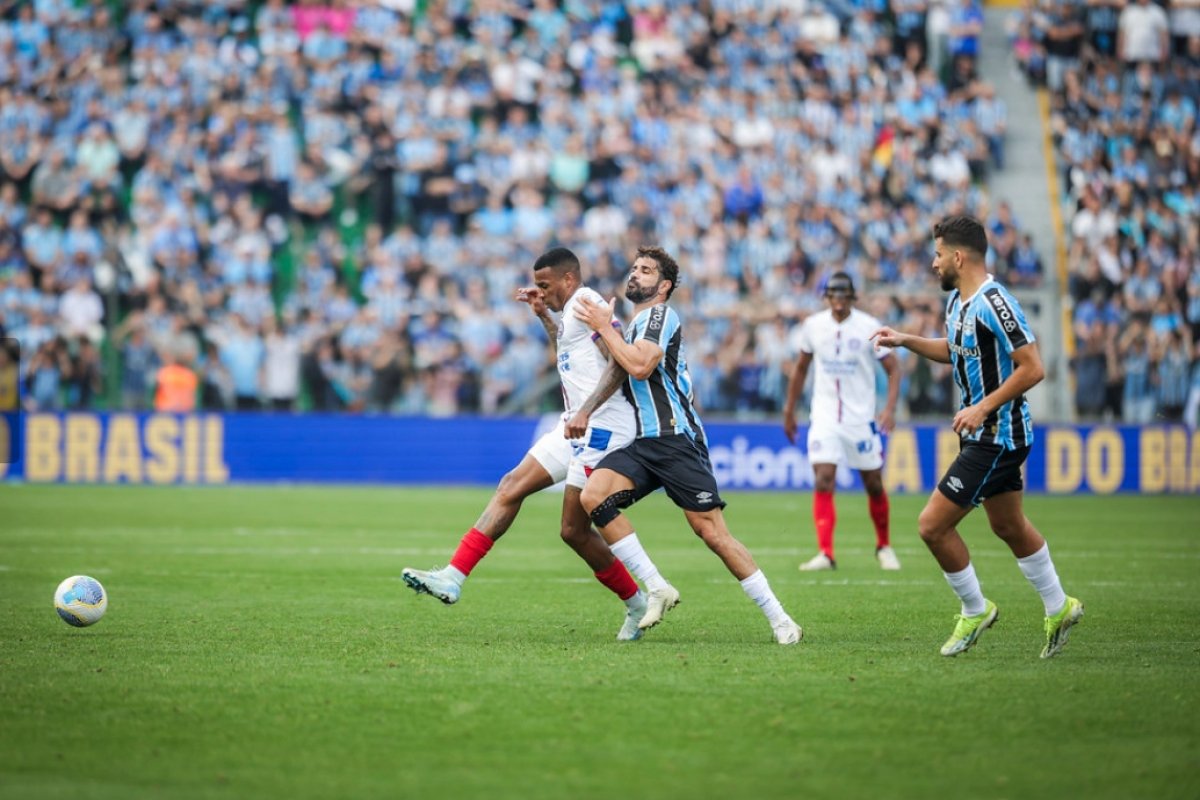 Vídeo: Com lei do ex duas vezes, Bahia bate Grêmio e volta provisoriamente ao G-6; confira os gols
