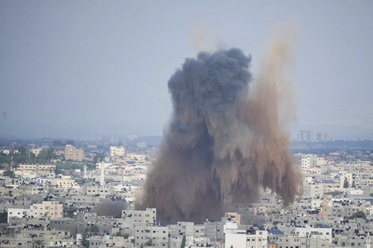Israel ataca Gaza e deixa 20 mortos durante visita do secretário de Estado dos EUA