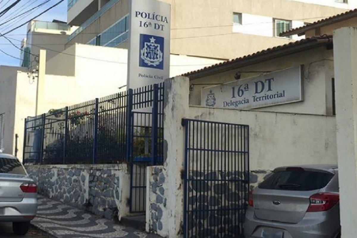 Suspeitos invadem barbearia no bairro da Pituba e assaltam clientes e funcionários