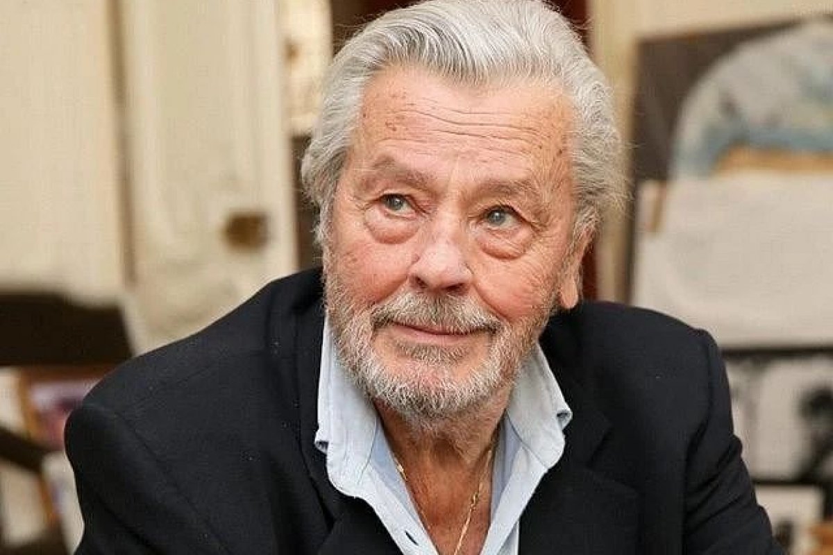 Morre Alain Delon, lenda do cinema francês, aos 88 anos