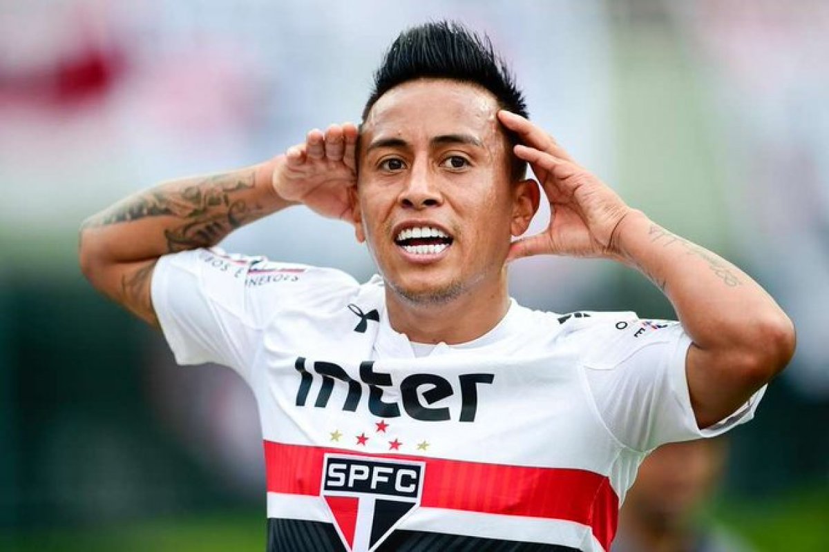 Ex-esposa denuncia jogador Cristian Cueva do Peru, de violência doméstica