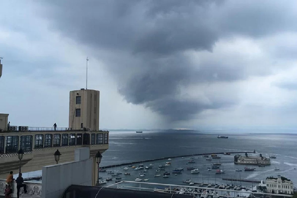 Salvador tem previsão de céu nublado e chuvas durante a semana