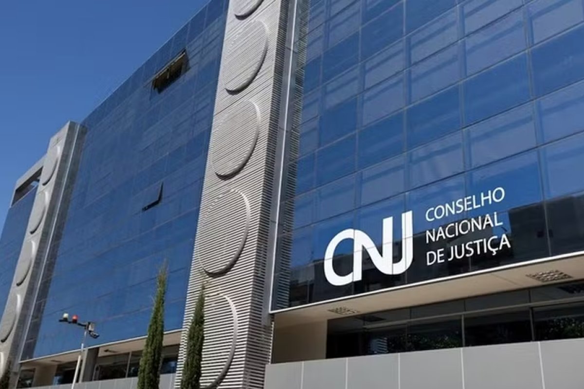 Juiz afastado e investigado pelo CNJ usou súmulas de julgamento genéricas para incluir centenas de processos em julgamentos