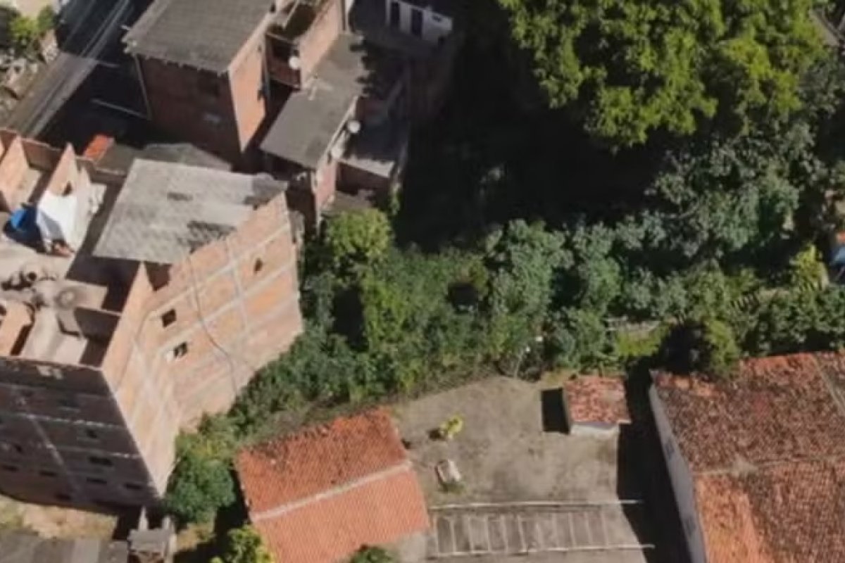 Construção irregular que ameaçava Terreiro de Candomblé mais antigo do Brasil começa a ser demolida