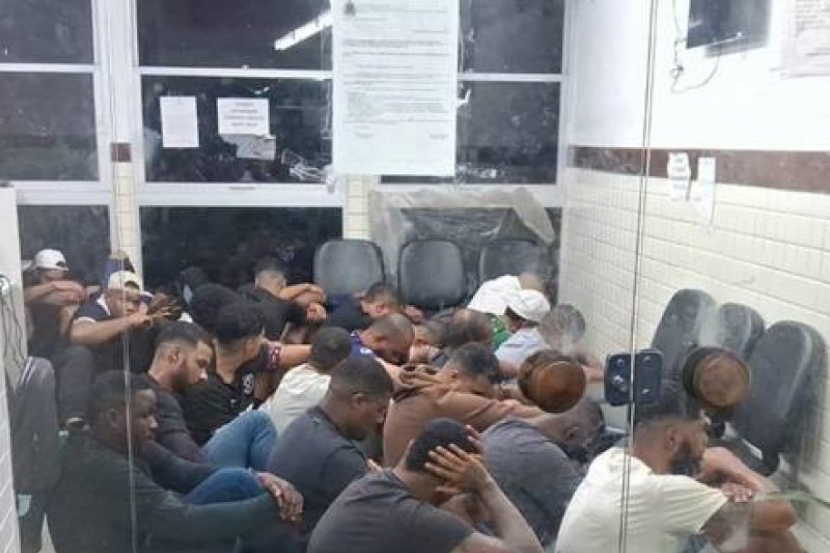 Cerca de 30 torcedores do Bahia são detidos por suspeita de agressão