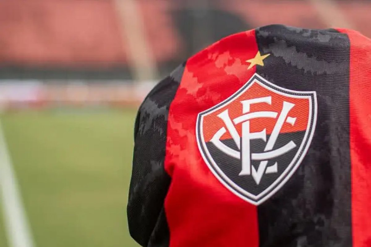 Vitória planeja entrar com representação na CBF após lance polêmico em partida contra o Cruzeiro