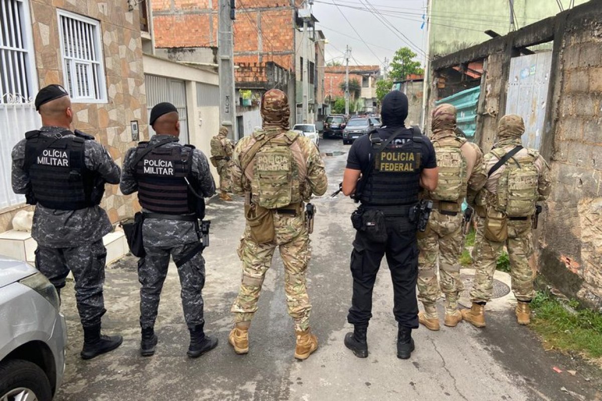 Dupla é presa em Salvador durante operação da PF; suspeitos adulteravam carros alugados e prestavam queixa de roubo