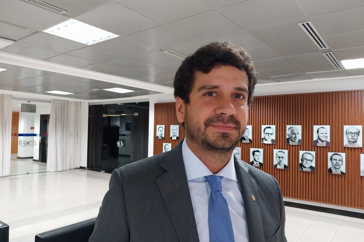 Vídeo: Manuel Rocha apresenta PEC que permite deputados estaduais assumirem secretarias em todas as cidades da Bahia