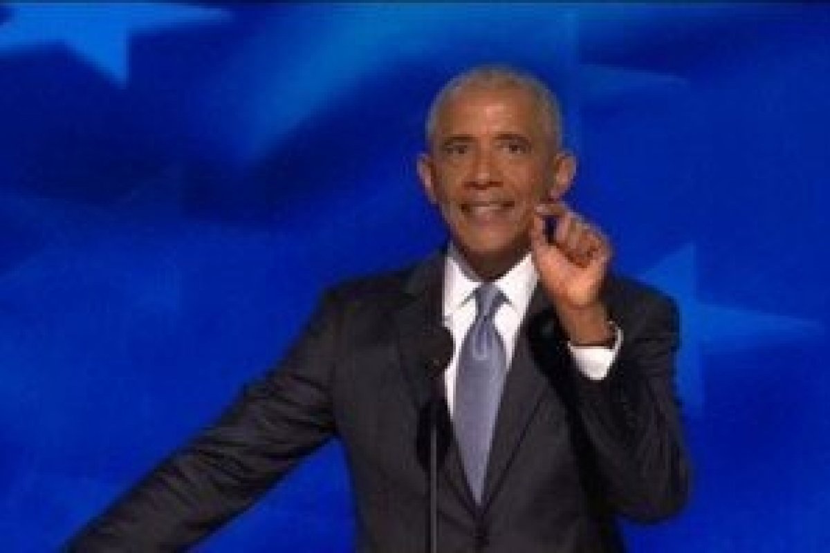 Obama renova o próprio slogan em apoio a Kamala Harris durante convenção: 'Sim, ela pode'