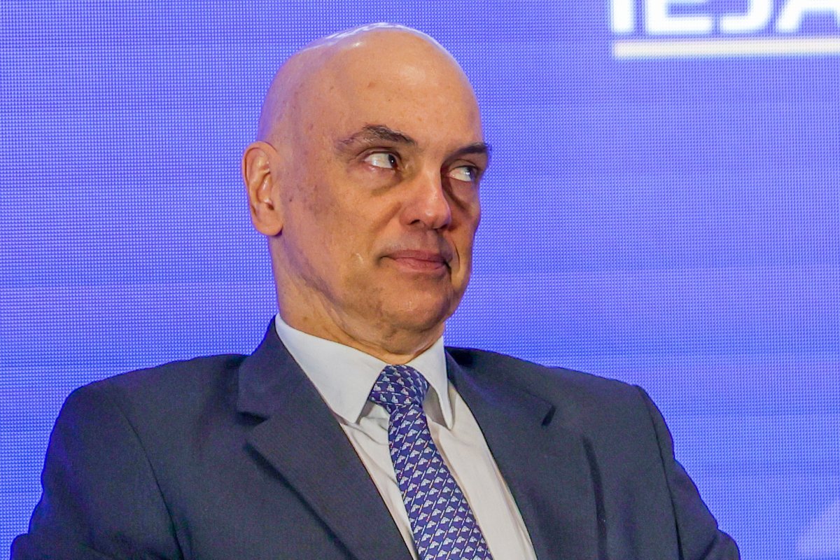 Moraes abre inquérito para apurar vazamento de mensagens com funcionários do próprio gabinete