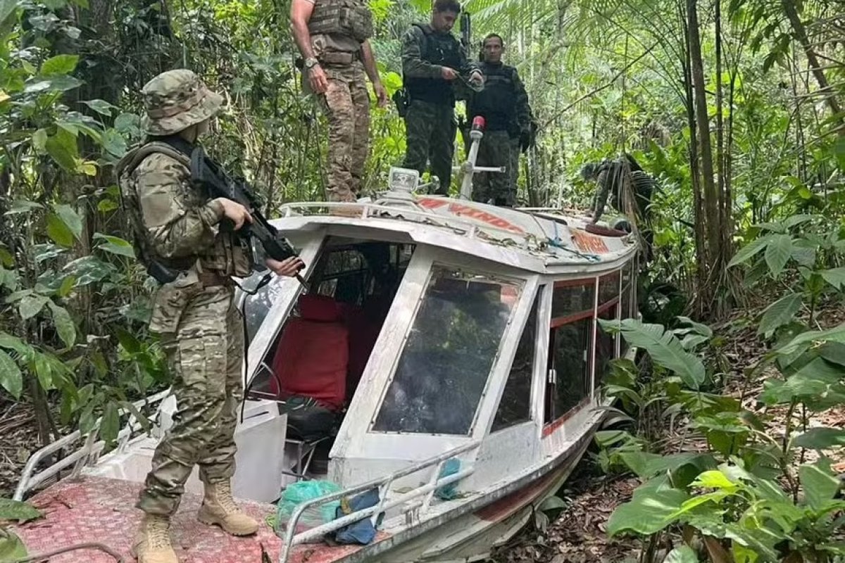 'Piratas' sequestram lancha com 23 pessoas no Rio Amazonas, abandonam passageiros em ilha e fogem