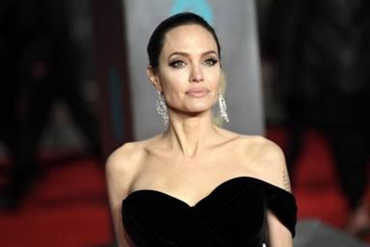 Angelina Jolie decide produzir série para educar crianças contra fake news