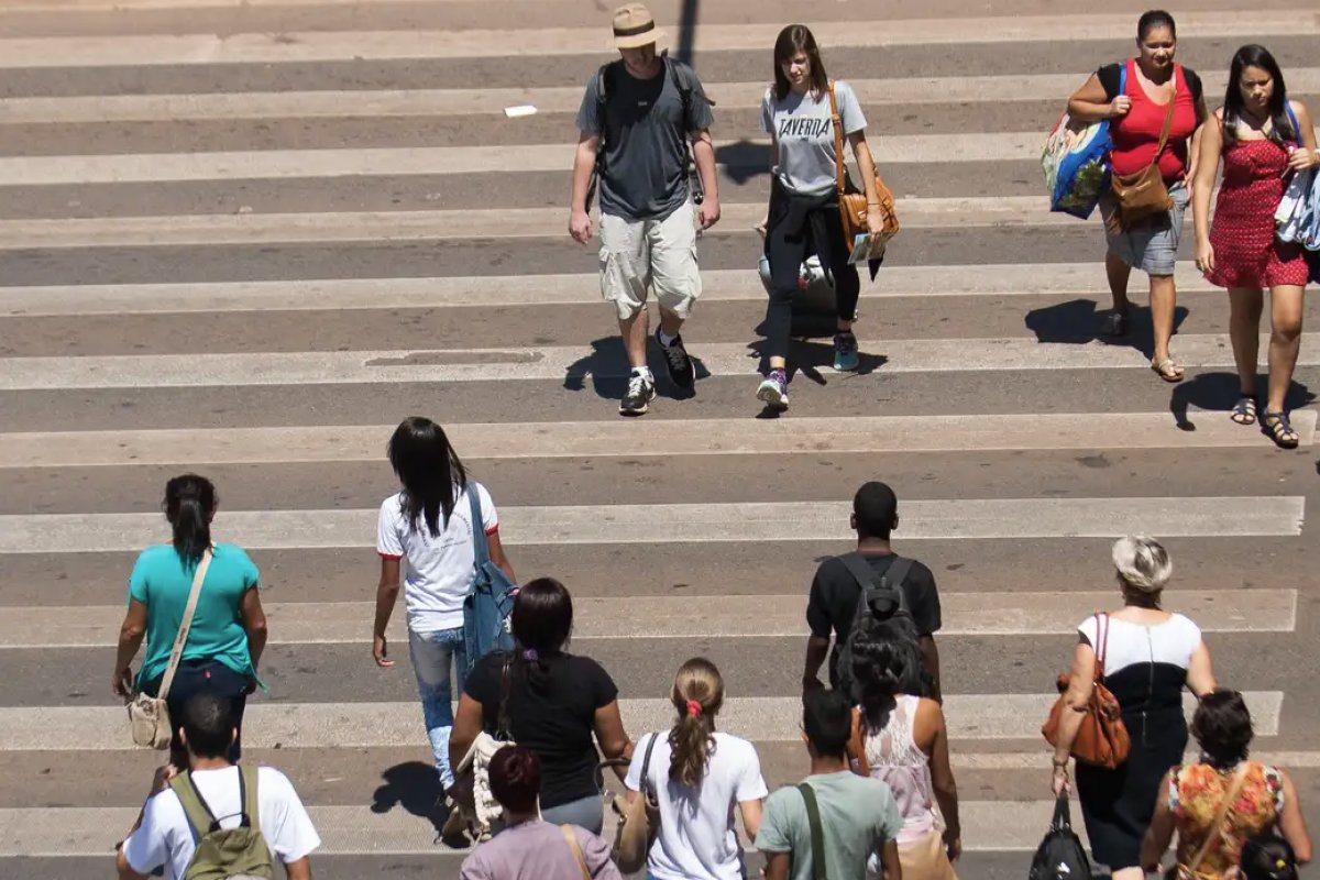 Expectativa de vida no Brasil em 2023 chegou a 76,4 anos, aponta IBGE