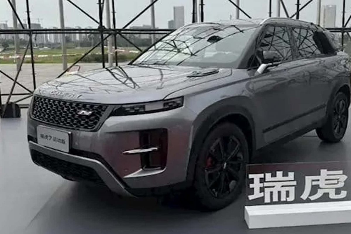 Tiggo 7 chinês ganha novo design parecido com SUVs da Land Rover