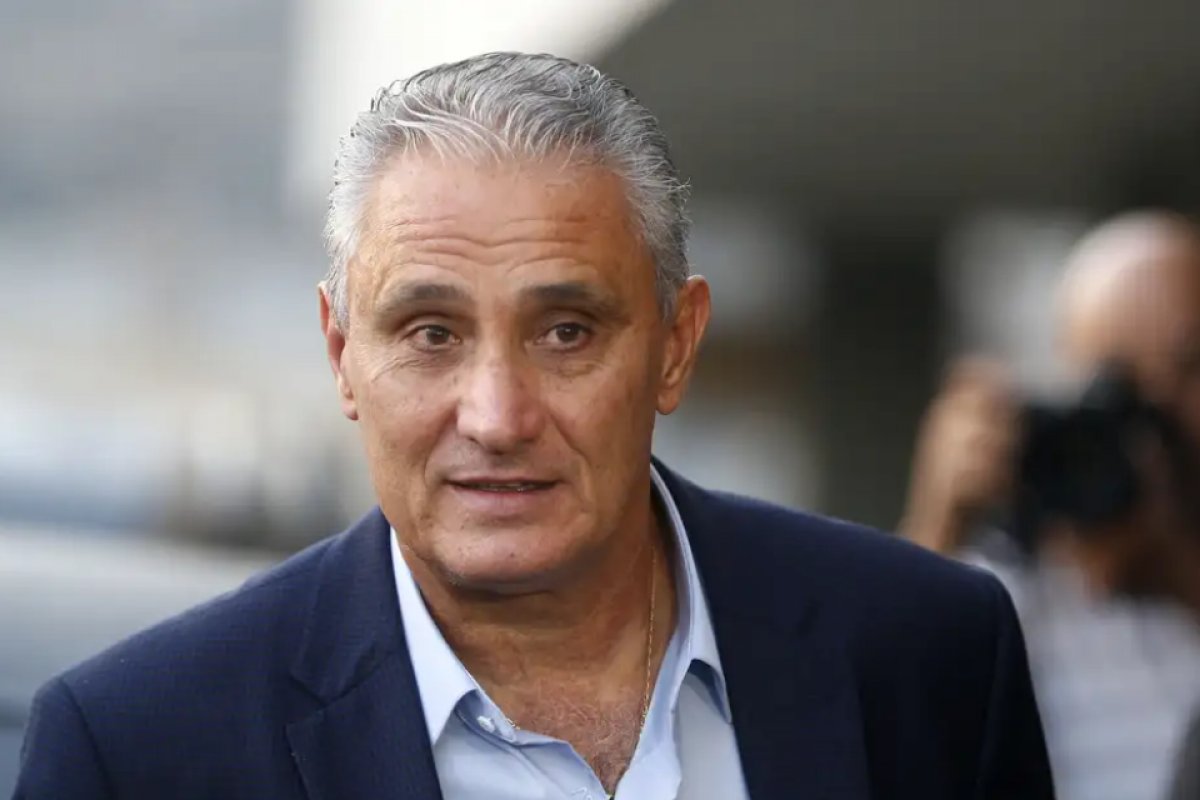 Tite passa mal na Bolívia e é internado em hospital no retorno ao Brasil