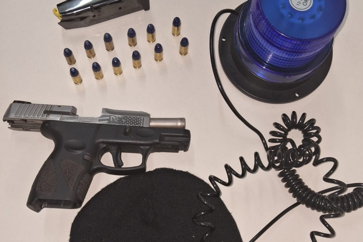 Homem é preso por porte ilegal de arma e falsidade ideológica em Camaçari