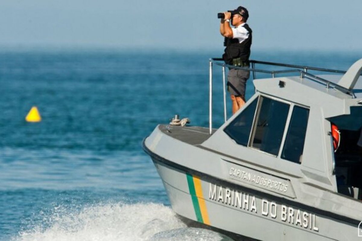 Barco à deriva: cinco tripulantes são resgatados no sul do estado