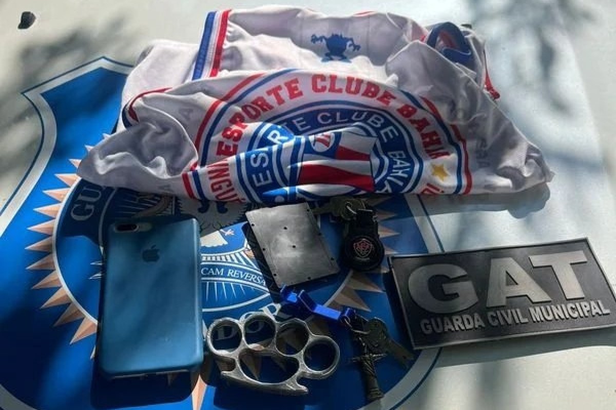 Membros de torcida organizada do Bahia são presos após agredirem torcedores do Vitória em Salvador