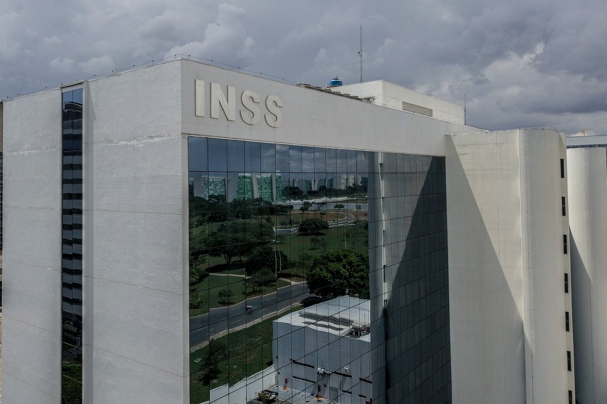 INSS paga aposentadorias de agosto; veja calendário e quem recebe