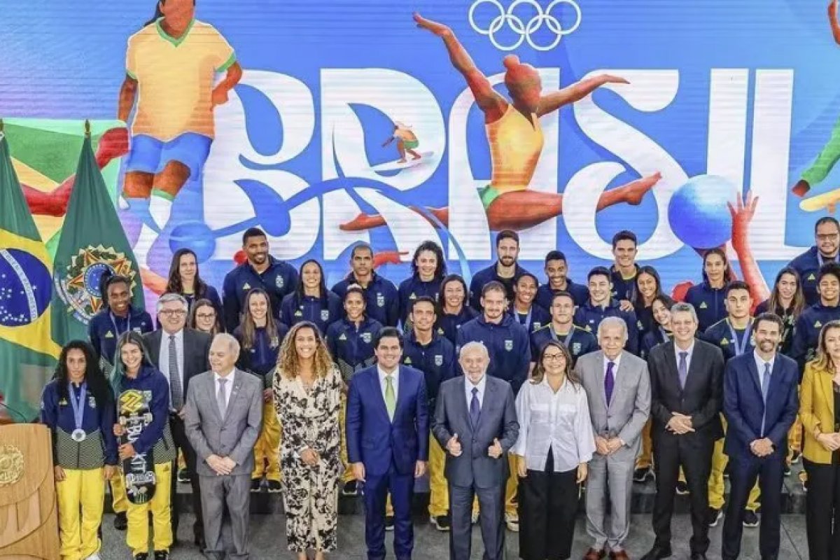No Planalto, Lula recebe atletas que participaram dos jogos Olímpicos de Paris 2024