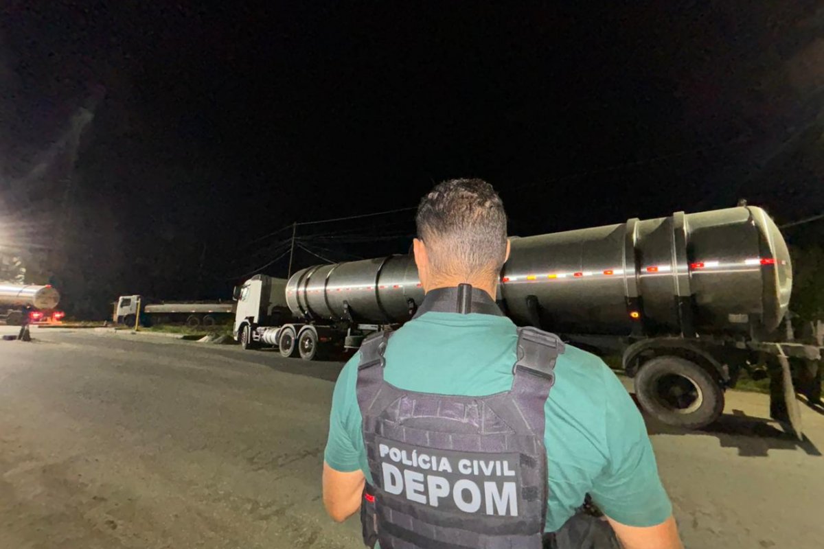 Três homens são presos em flagrante durante operação contra comercialização ilegal de produtos em navios