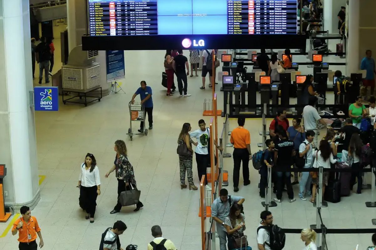 Imigrante com suspeita de mpox é retido no aeroporto de Guarulhos