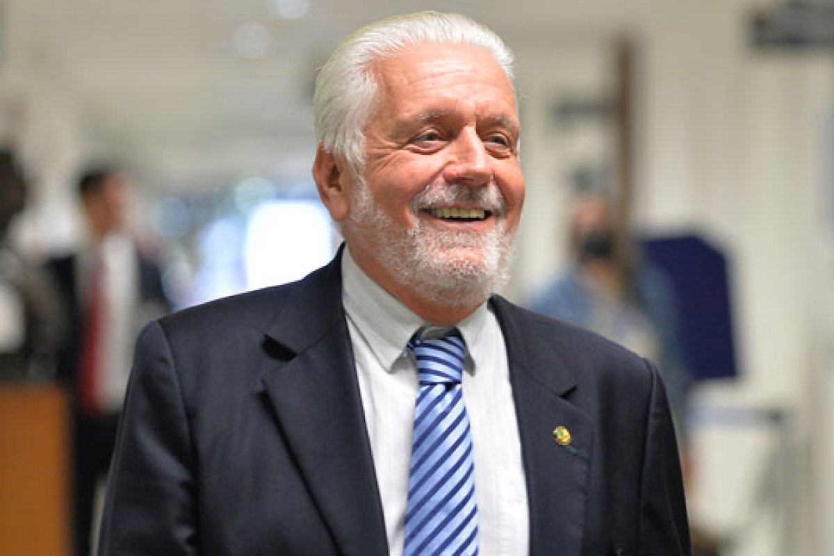 Em meio a notícias de “afastamento”, Wagner parabeniza Janja e chama Lula de “grande amigo”