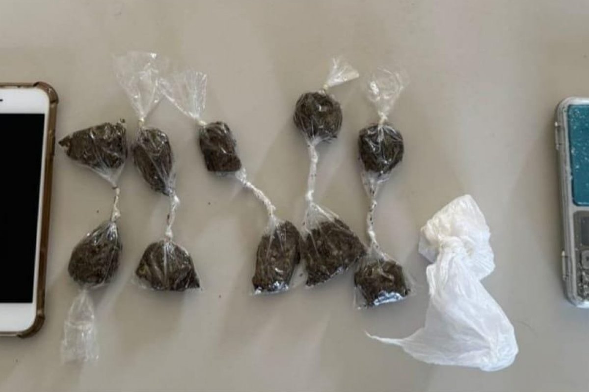 Dois homens não presos suspeitos de praticar tráfico de drogas no sudoeste da Bahia