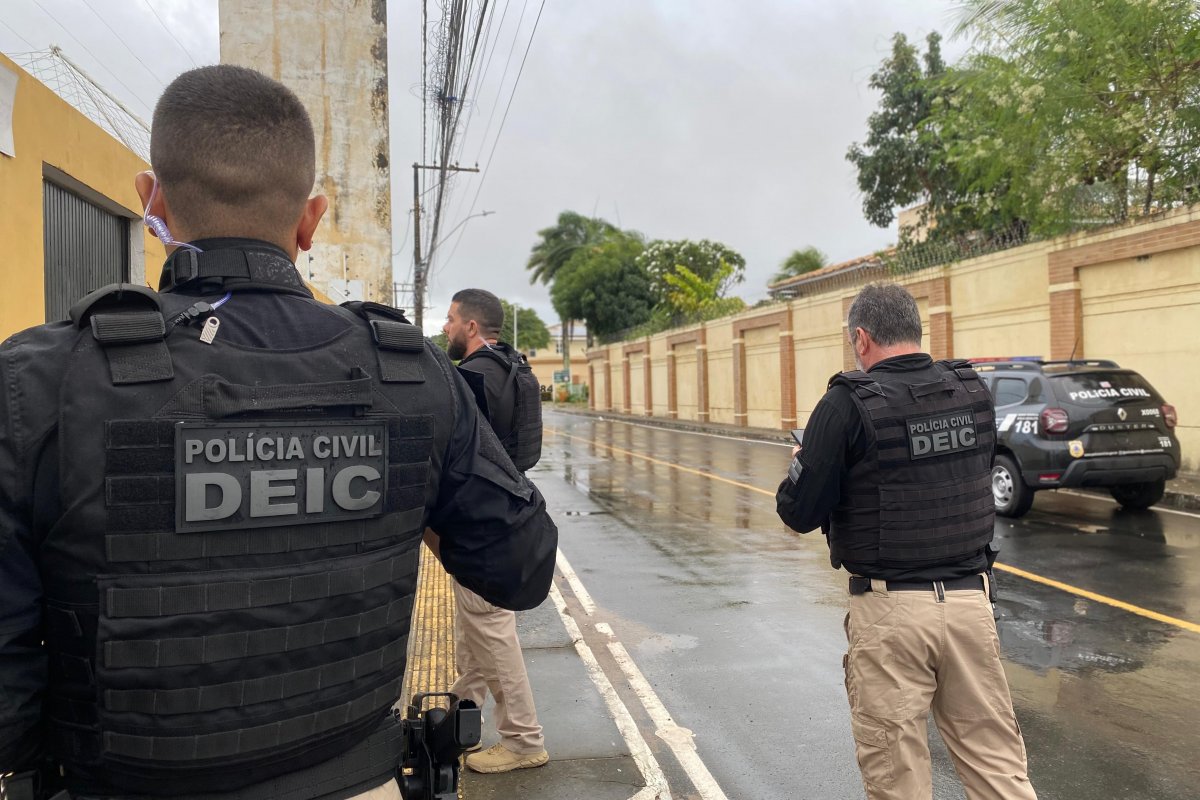 Vídeo: três policiais militares são presos em operação contra extorsão e sequestro na Bahia