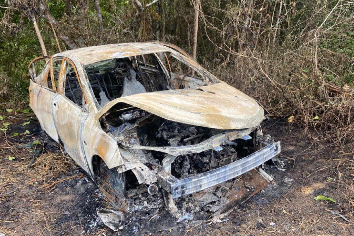 Carro de turistas paulistas desaparecidos é encontrado queimado no sul da Bahia