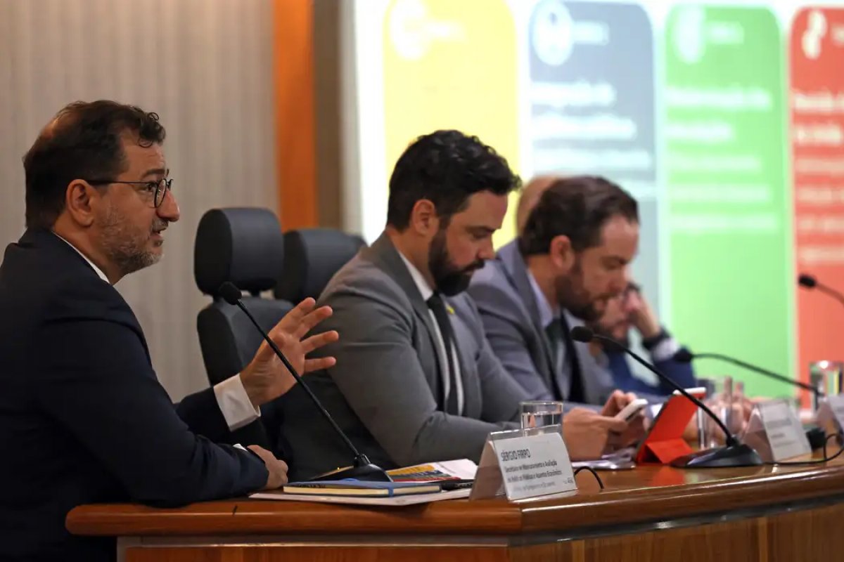 Equipe econômica detalha medidas para cortar R$ 26 bi em gastos