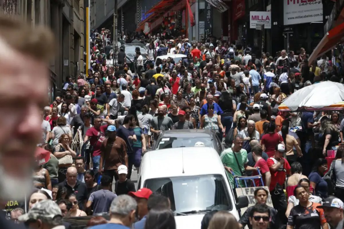 Brasil tem 212,6 milhões de habitantes, diz IBGE