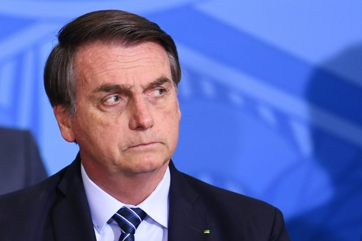 Bolsonaro quer rever uso de aviões da FAB
