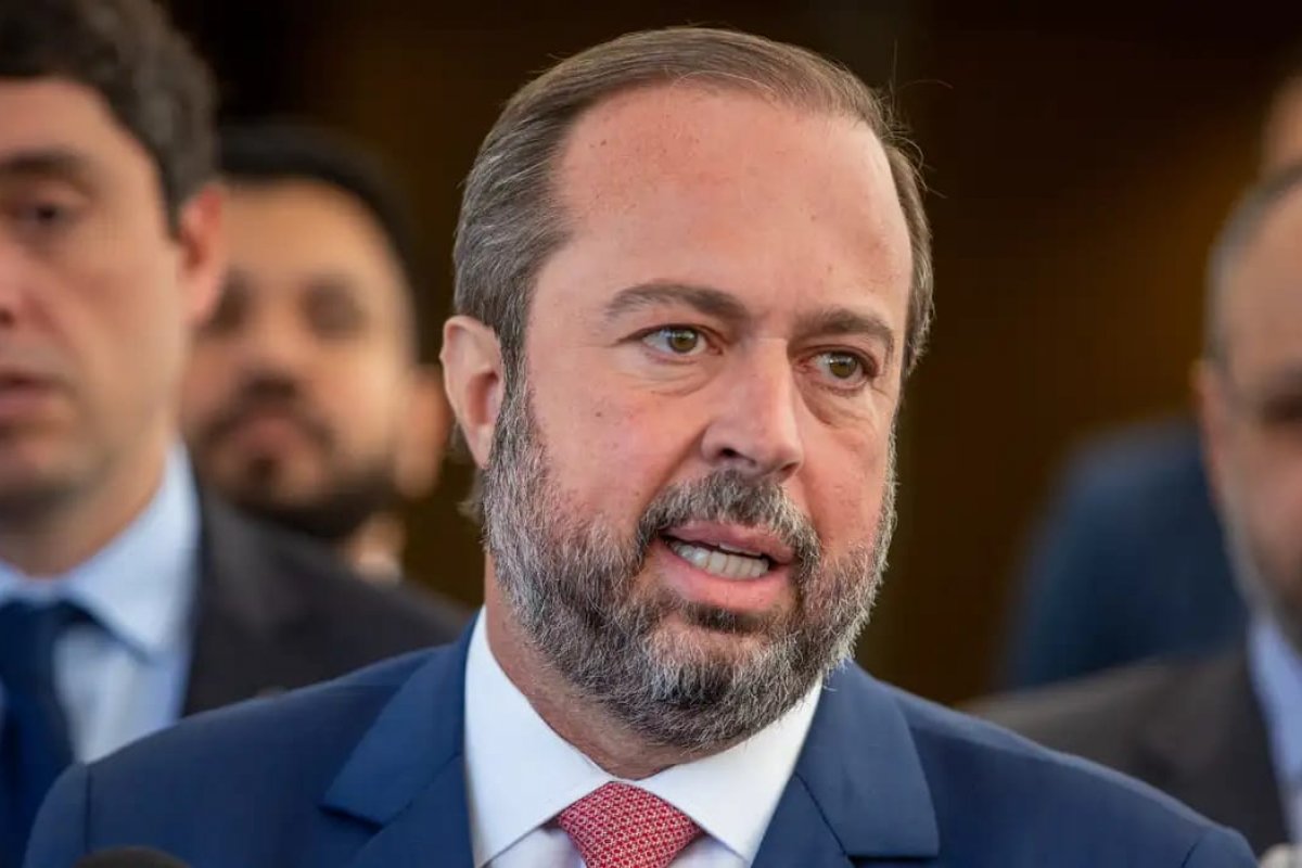 Silveira adia novamente acordo com usinas termelétricas da Âmbar Energia