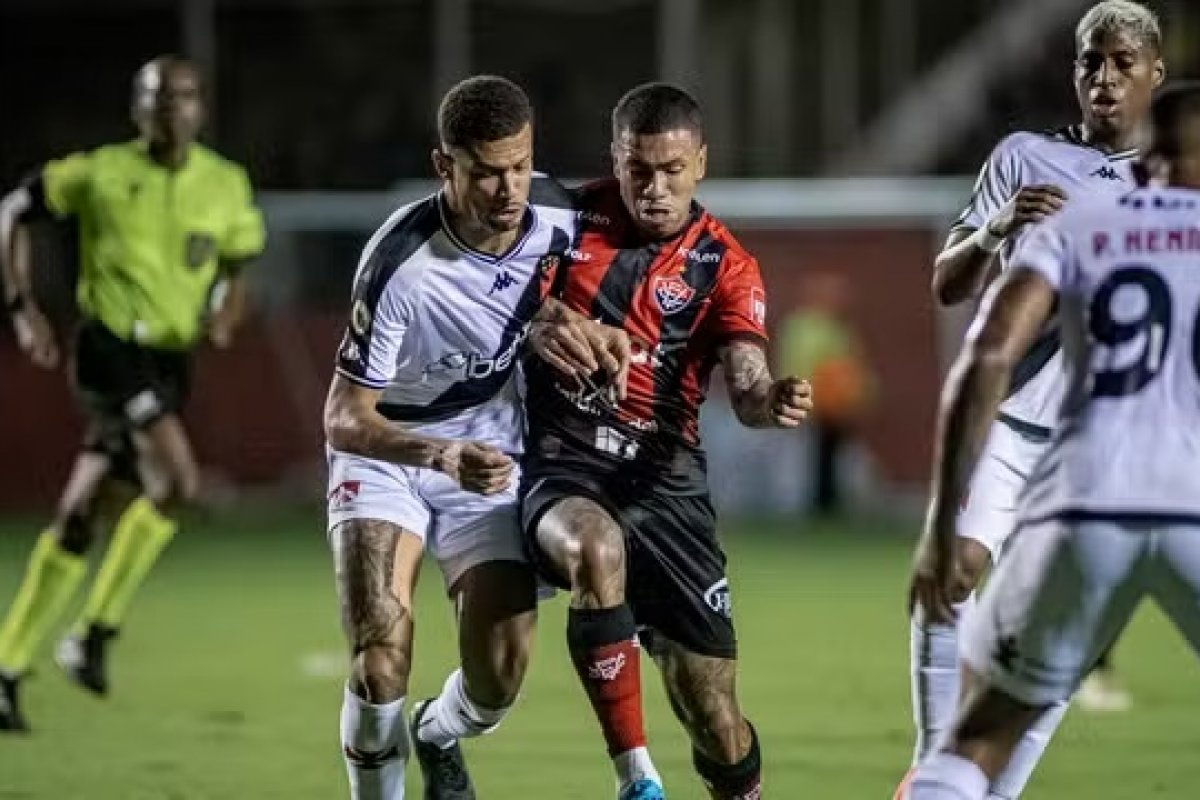 Vitória perde para o Vasco no Barradão e se afunda na zona de rebaixamento