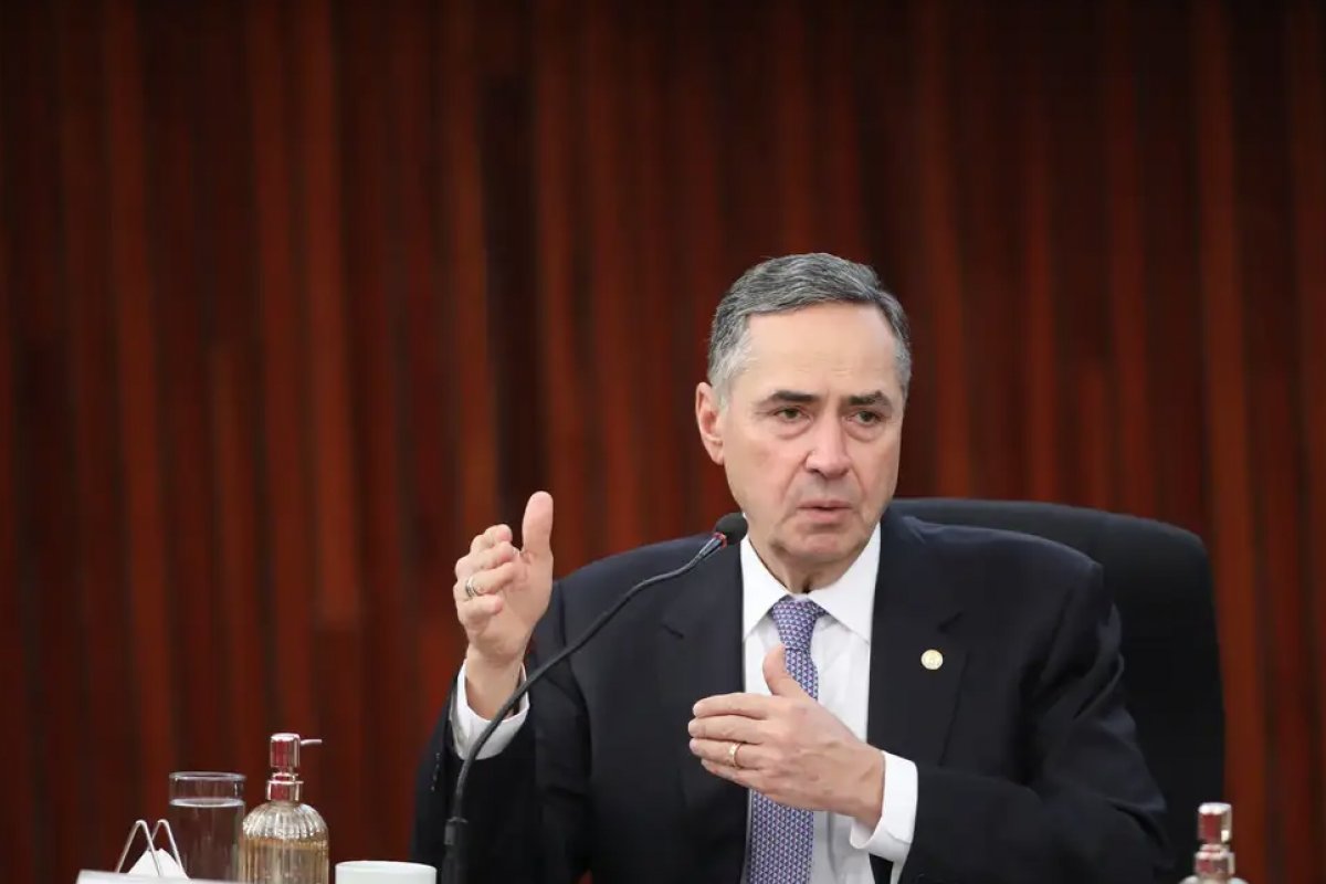 X precisa ter representantes legais no Brasil e cumprir ordens judiciais, diz Barroso