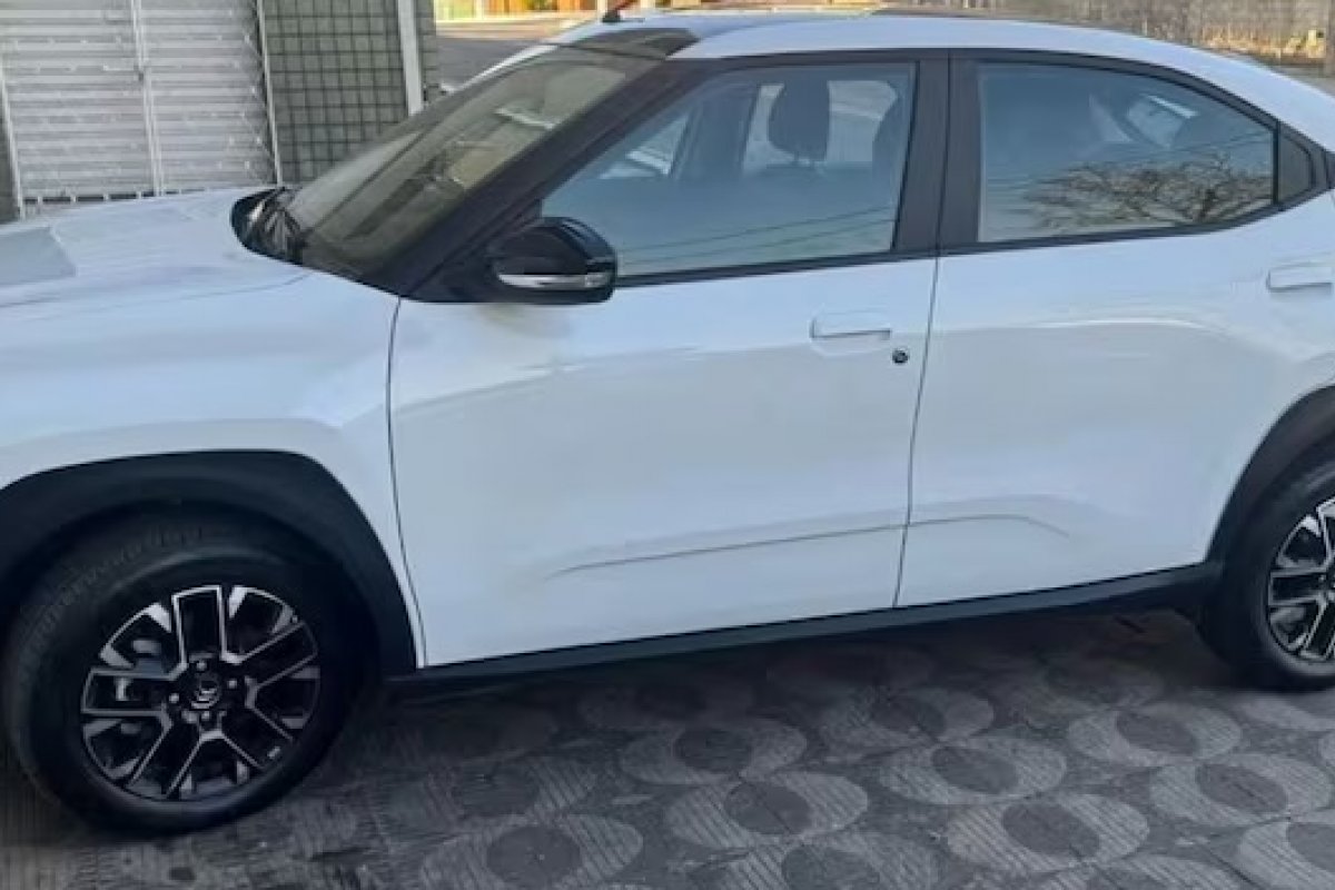 Citröen Basalt é flagrado com interior e exterior sem disfarces