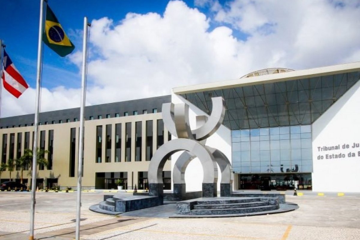 Justiça baiana reverte decisão e autoriza aborto para gestante de feto malformado e sem chance vida