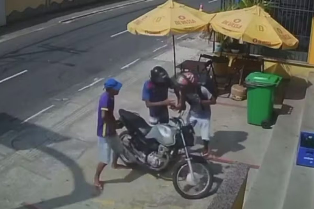Motoboy troca socos com homens armados durante tentativa de assalto em Salvador