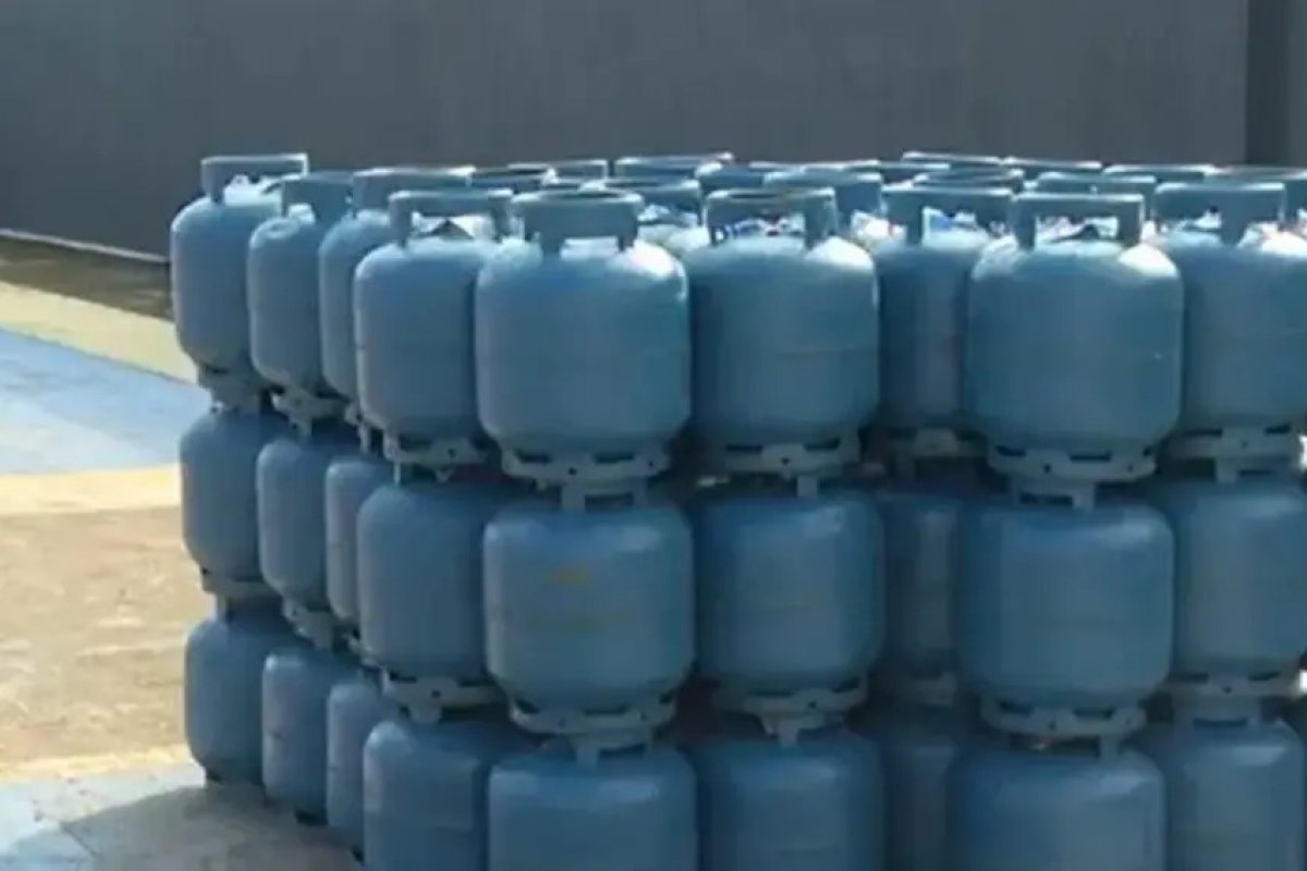 Gás de cozinha sofre novo reajuste na Bahia; o aumento deve chegar a R$7