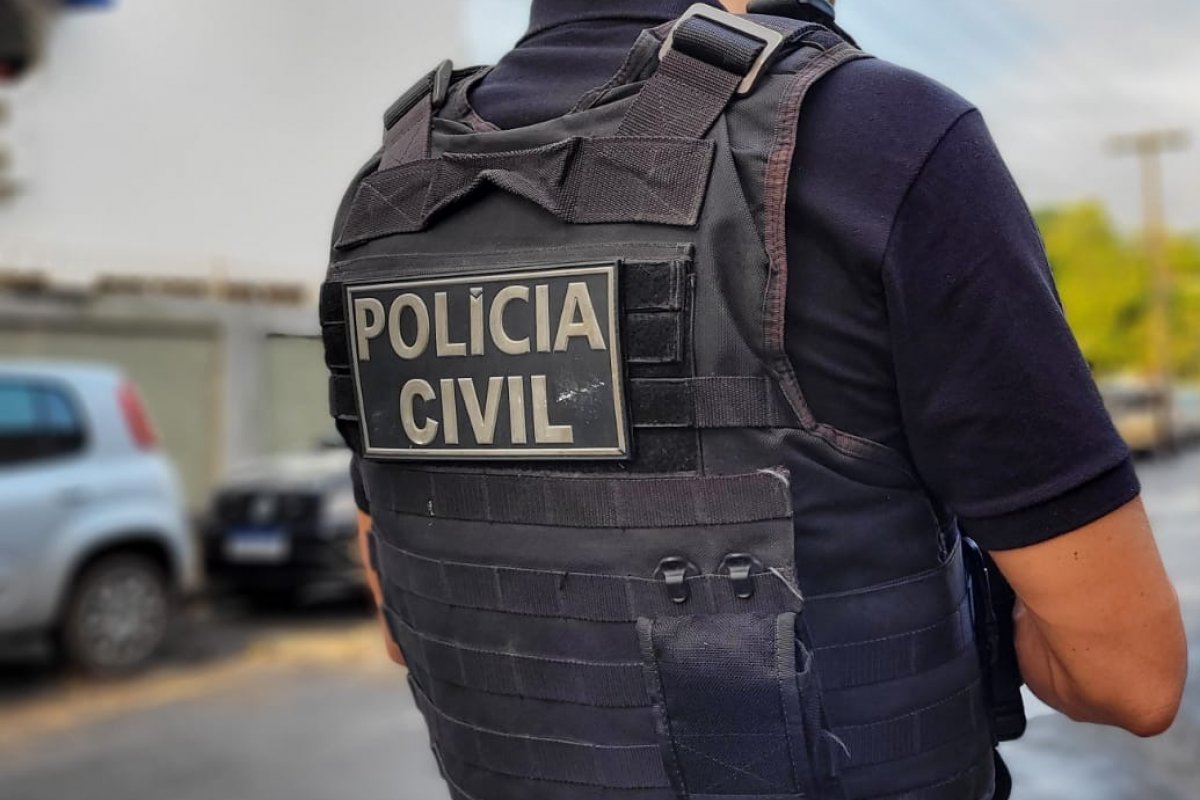 Dois homens são presos suspeitos de invadir casa e matar jovem em Feira de Santana