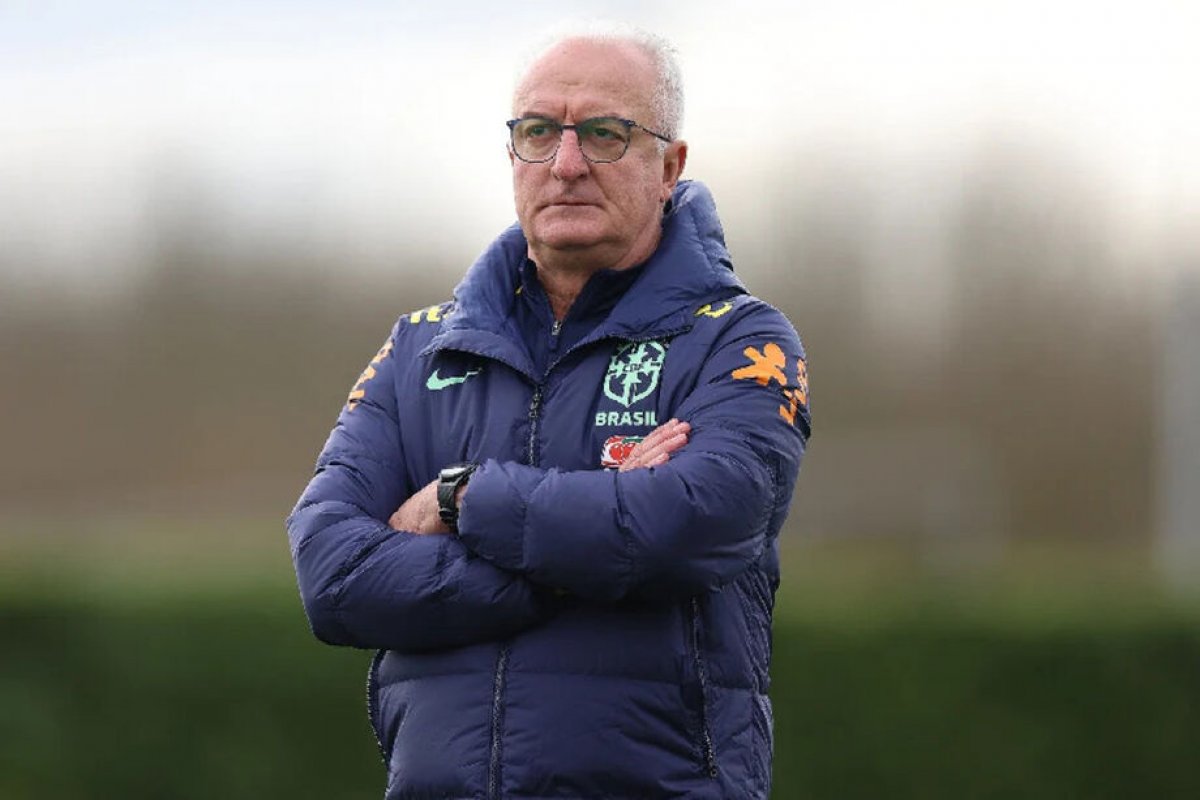 Dorival tem WhatsApp clonado e golpistas pedem dinheiro para Galvão Bueno