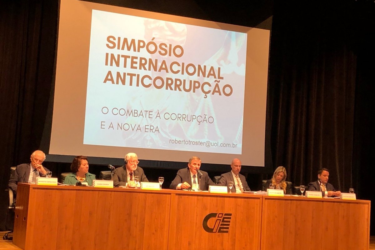 Combate à corrupção foi debatido em simpósio internacional