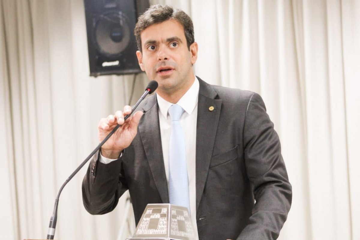 Tiago Correia relata envolvimento de empresas ligadas a políticos na concessão da ViaBahia