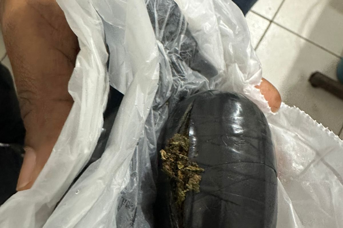 Mulher é presa em flagrante por tráfico de drogas em Serrinha