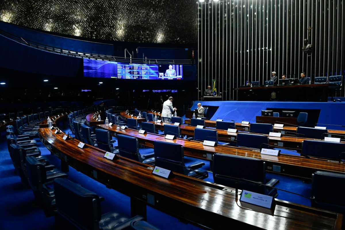 Senado deixa para depois das eleições projeto que muda Lei da Ficha Limpa