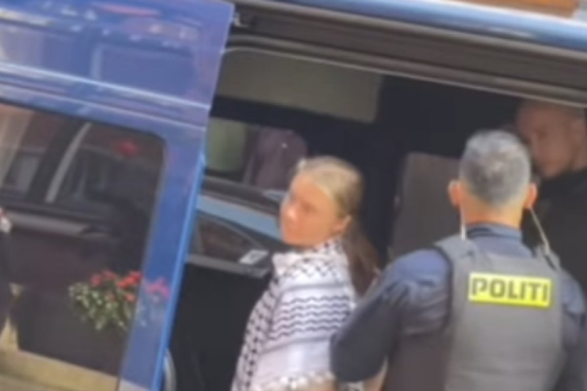Greta Thunberg é presa na Dinamarca durante protesto contra guerra em Gaza